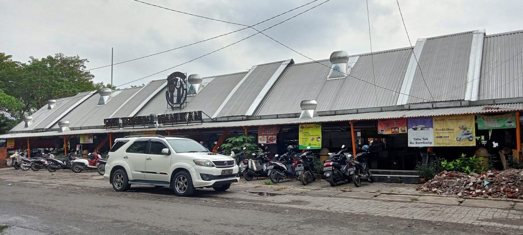 09 Sentra Wisata Kuliner Terminal Manukan